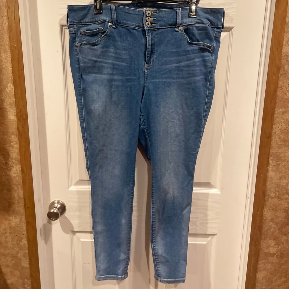 Torrid High Waisted Jegging Jeans